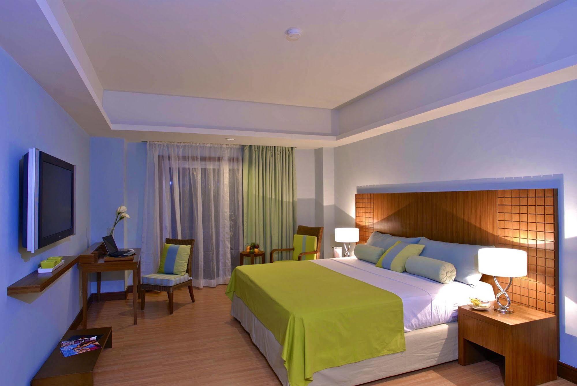 The Lighthouse Marina Resort Olongapo Eksteriør billede